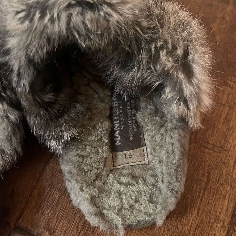 Manitobah Slippers - Picture 3 of 4